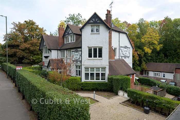 2 Bedroom Flat For Sale In London Road North, Merstham, Redhill, Surrey, RH1
