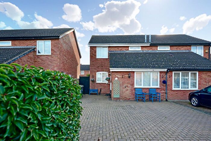 3 Bedroom Semi Detached House For Sale In Deerpark Road, Sawtry, Huntingdon, PE28