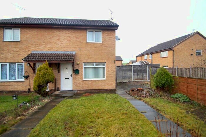 3 Bedroom Semi-Detached House To Rent In Cobham Walk, Leeds, LS15
