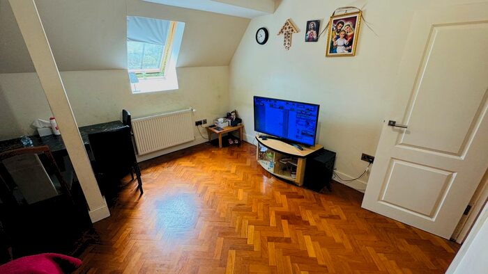 2 Bedroom Flat To Rent In Brighton Road, Purley, CR8