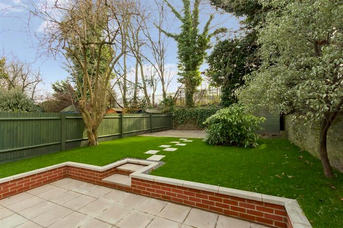 2 Bedroom Flat To Rent In Brondesbury Villas, London, NW6