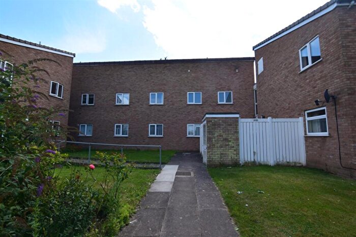 2 Bedroom Flat To Rent In Ryland Close, CV31