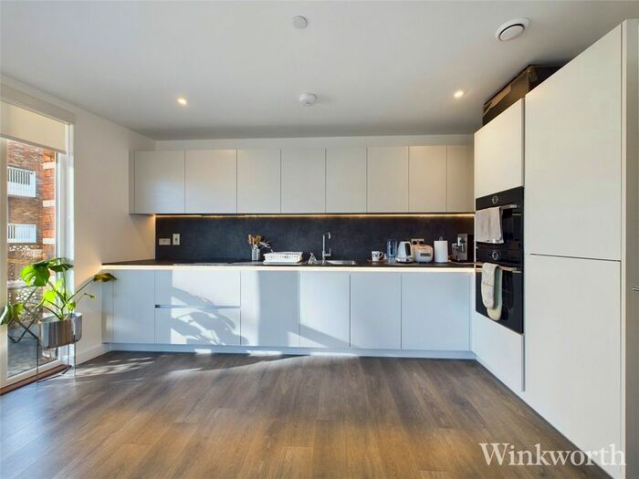 2 Bedroom Flat To Rent In Bollo Lane, London, W3