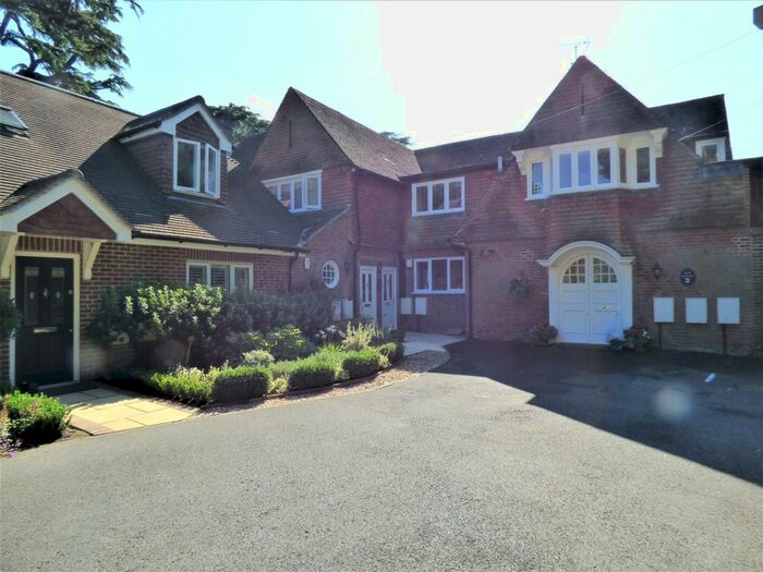 3 Bedroom Maisonette For Sale In Burnhams Road, Bookham, Leatherhead, KT23