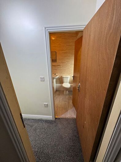 1 Bedroom Flat To Rent In Cemetery Road, Heckmondwike, WF16