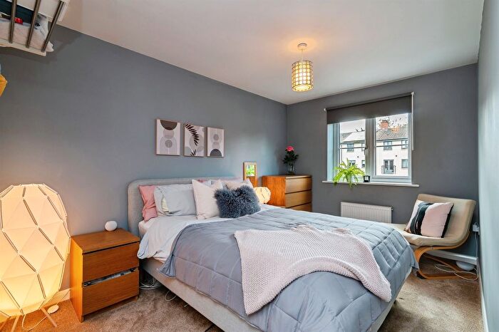 3 Bedroom Terraced House For Sale In Halfpenny Walk, Nottingham, NG11
