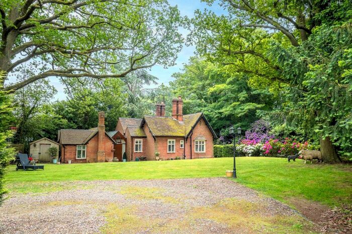 3 Bedroom Cottage For Sale In Woodcote Lane, Leek Wootton, CV35