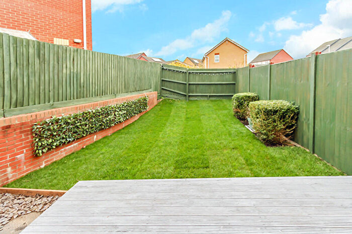 2 Bedroom End Of Terrace House For Sale In Abbots Close, Kettering, NN15