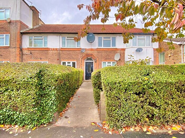 2 Bedroom Flat For Sale In York Way, Whetstone, N20
