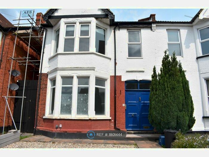 3 Bedroom Flat To Rent In Genesta Road, Westcliff-On-Sea, SS0