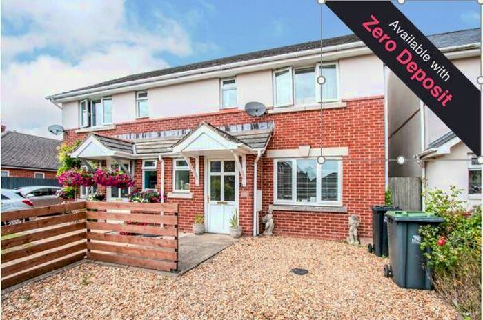 2 Bedroom House To Rent In Jumpers Road, BH23