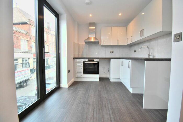 2 Bedroom Flat To Rent In Hassop Road, Criklewood, NW2