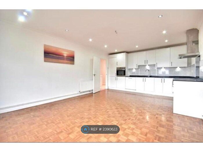 2 Bedroom Flat To Rent In West End Avenue, Pinner, HA5