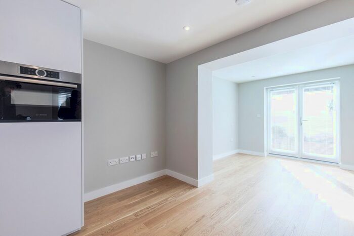 1 Bedroom Flat To Rent In Rockhall Road, London, NW2