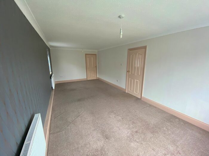 3 Bedroom Bungalow To Rent In Steeping Drive, Immingham, DN40