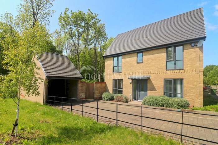 3 Bedroom Semi-detached House To Rent In John Haselden Crescent, Repton Park, Ashford, TN23