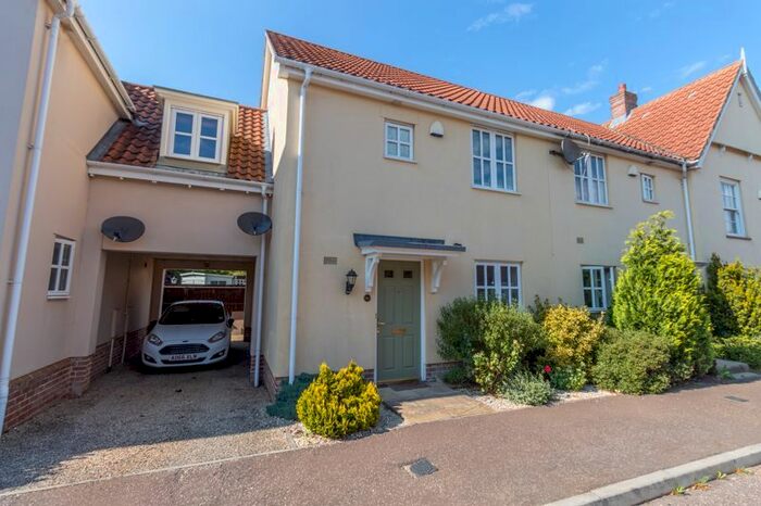 3 Bedroom Semi-Detached House To Rent In Vanguard Chase, Costessey, Norwich, NR5