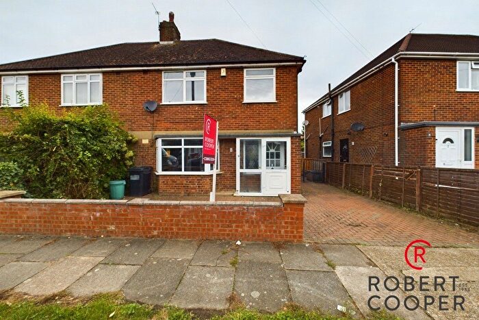 3 Bedroom Semi-Detached House To Rent In Primrose Gardens, South Ruislip, HA4