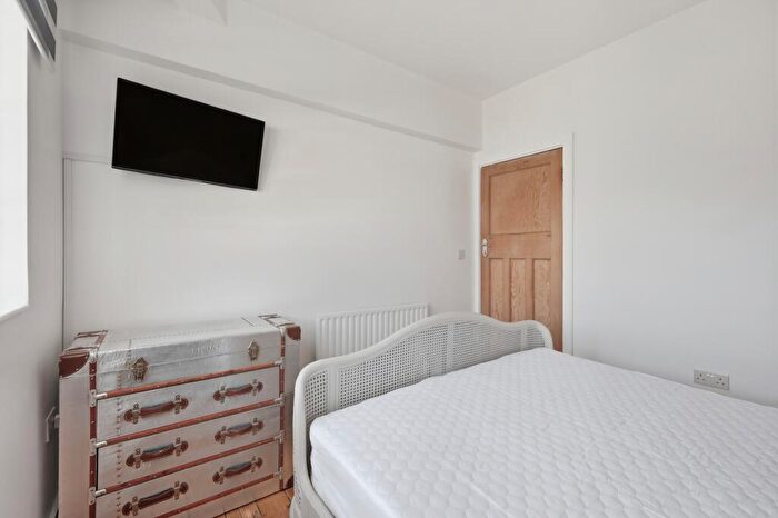 2 Bedroom Flat For Sale In Evelyn House, Greatorex Street, E1