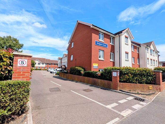 1 Bedroom Flat To Rent In Aragon Court, - Church Road, Hadleigh, SS7