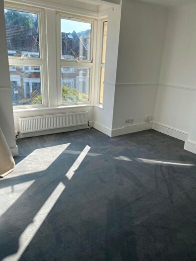 2 Bedroom Flat To Rent In Lea Hall Road, Leyton, E10