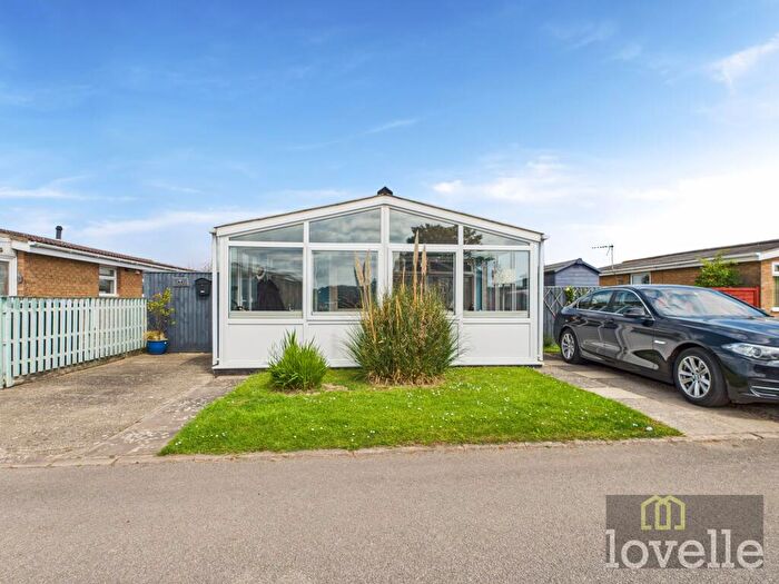 3 Bedroom Detached Bungalow For Sale In The Court, Anderby Creek, PE24