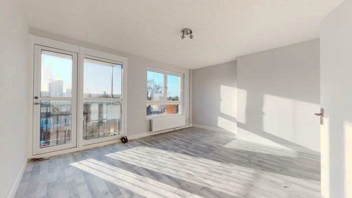 3 Bedroom Flat To Rent In Harrow Manorway, SE2