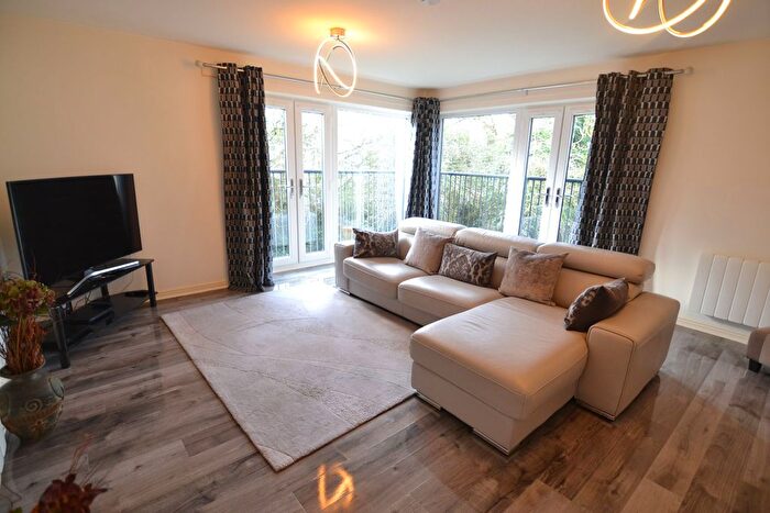 2 Bedroom Flat For Sale In Deans Gate, Willenhall, WV13