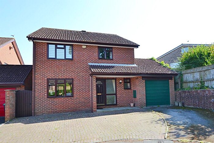 4 Bedroom Detached House To Rent In Colehill, BH21
