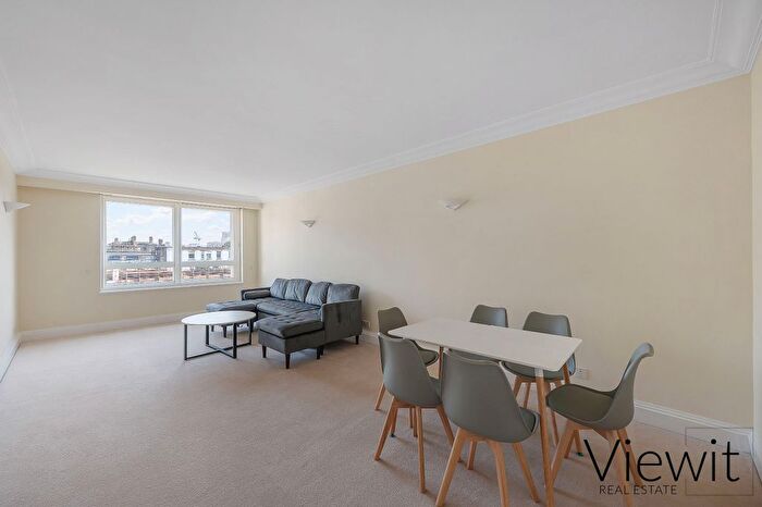 1 Bedroom Flat To Rent In Peninsula Heights, Vauxhall, London, SE1