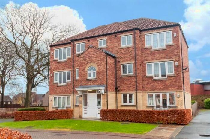 2 Bedroom Flat To Rent In Windsor Court, Bramley, Leeds, LS13