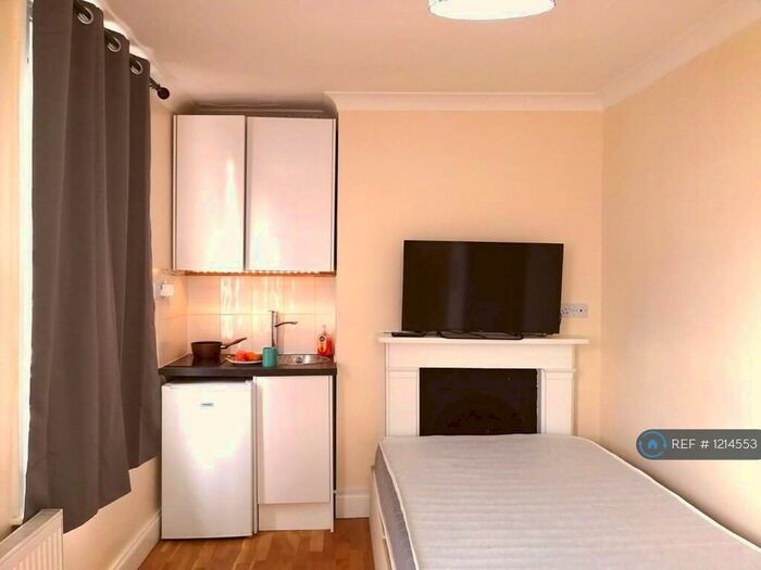 Studio To Rent In Mercia Grove, London, SE13