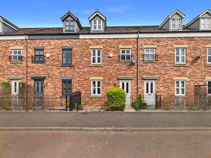 3 Bedroom Terraced House For Sale In Cemetery Road, Gateshead, NE8