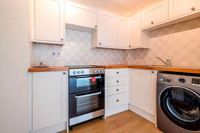 1 Bedroom Flat To Rent In White Rose Lane, Woking, GU22