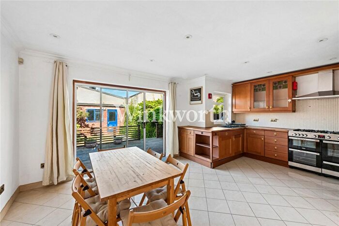 5 Bedroom Terraced House For Sale In Downhills Way, London, N17