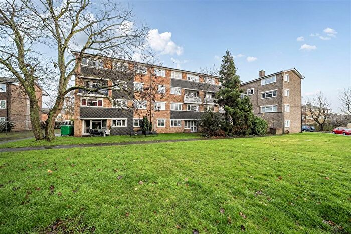 3 Bedroom Flat For Sale In Grove Crescent, Croxley Green, Rickmansworth, WD3