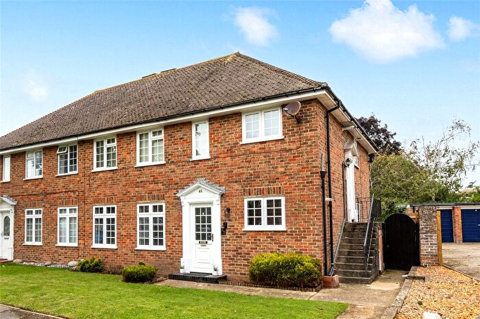 2 Bedroom Flat For Sale In Furzedown, Littlehampton, West Sussex, BN17