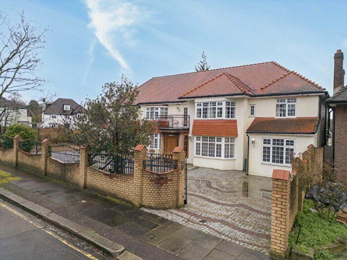 8 Bedroom Detached House For Sale In Weymouth Avenue, Mill Hill, NW7