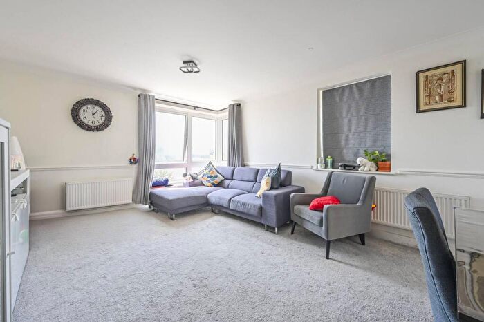 2 Bedroom Flat For Sale In Newport Avenue, , Canary Wharf, London, E14