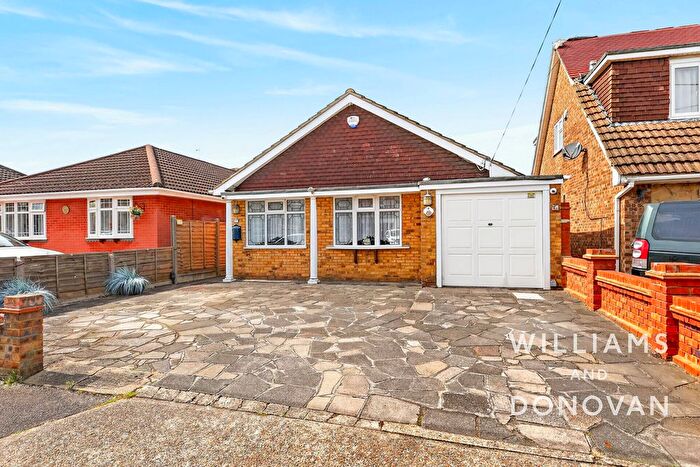 4 Bedroom Detached Bungalow For Sale In Homefields Avenue, South Benfleet, SS7