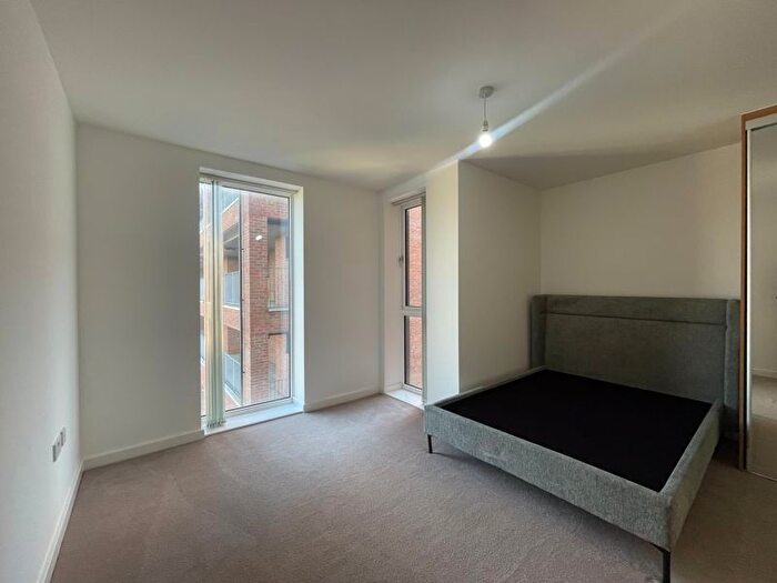 3 Bedroom Flat To Rent In Dovetail Place, Lawrence Road, N15