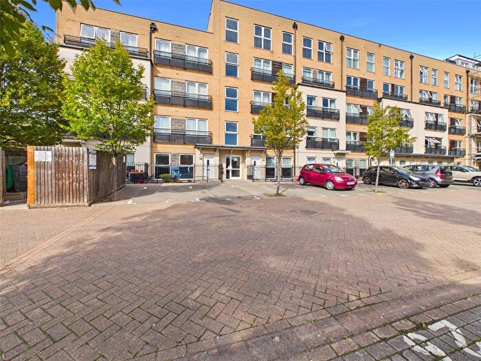 2 Bedroom Flat To Rent In Greenbank Court, Isleworth, TW7