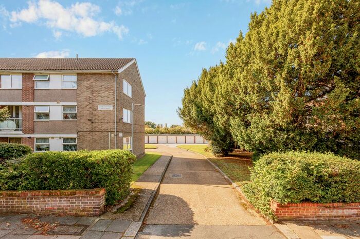 Garage / Parking To Rent In Kent Avenue, London, W13