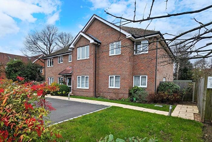 2 Bedroom Apartment To Rent In New Haw, Surrey, KT15