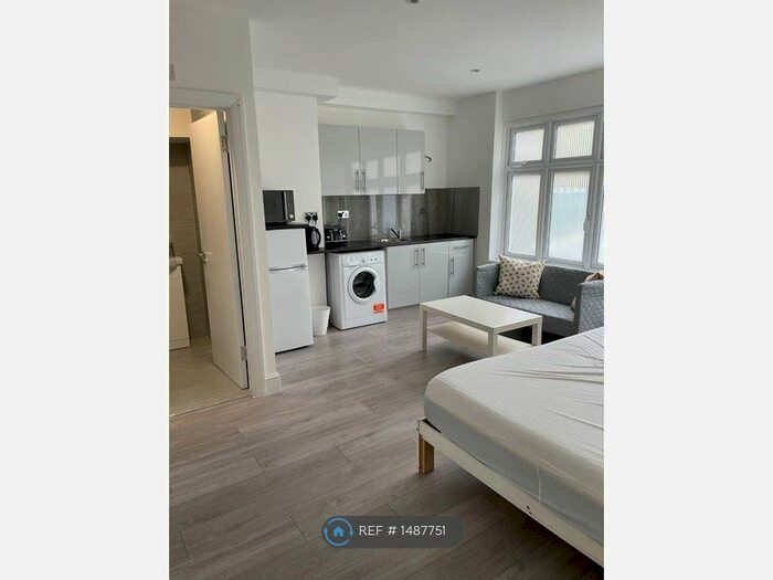 Studio To Rent In Lower Addiscombe Road, Croydon, CR0