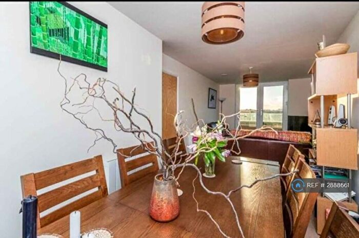 2 Bedroom Flat To Rent In Cranesbill Close, Cambridge, CB4