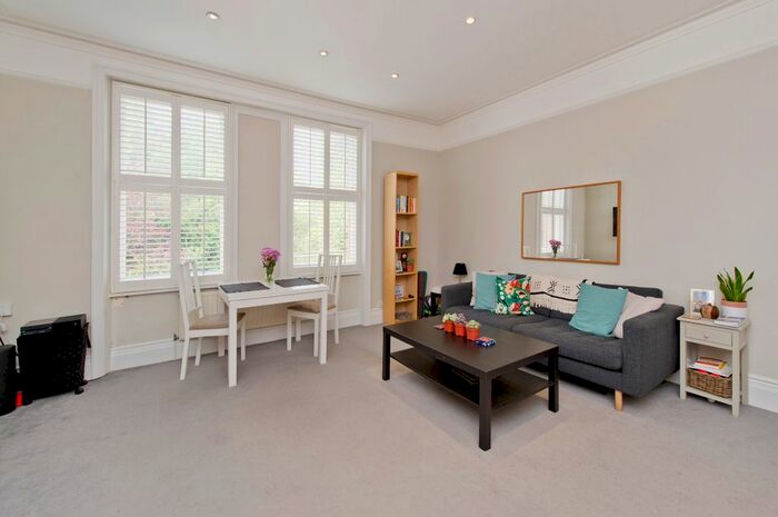 2 Bedroom Flat To Rent In Lytton Grove, Putney, SW15