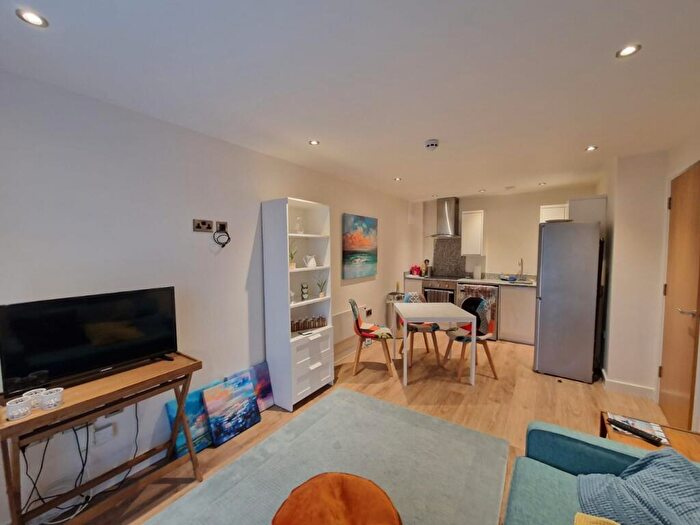 2 Bedroom Apartment To Rent In Christonian Court, - Bridgford Road, West Bridgford, Nottingham, NG2