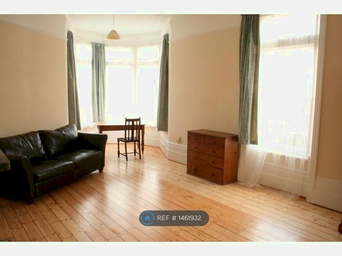 Studio To Rent In Halesworth Rd, London, SE13