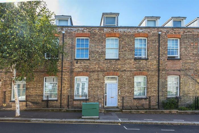 2 Bedroom Flat To Rent In St. Mary Road, Walthamstow, London, E17